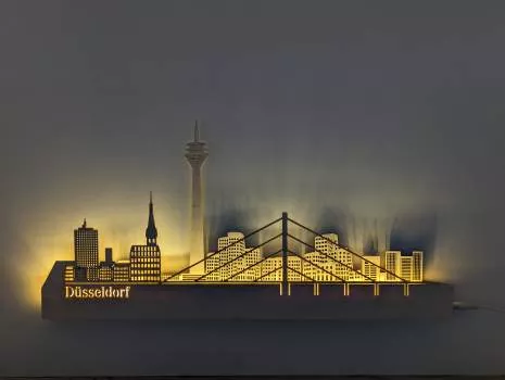 Wandskyline Düsseldorf beleuchtet